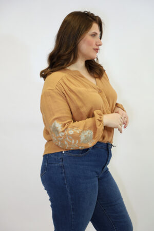חולצה Daphna | קאמל