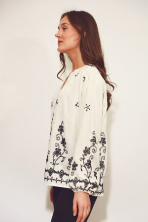 חולצה רקמה Emma | לבן