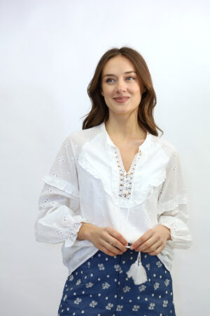 חולצה עם רקמה Maddy | לבן