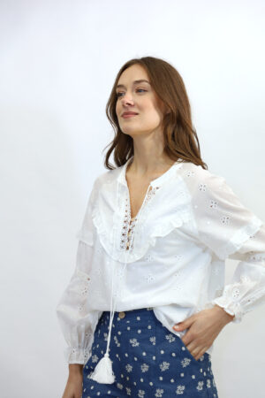 חולצה עם רקמה Maddy | לבן