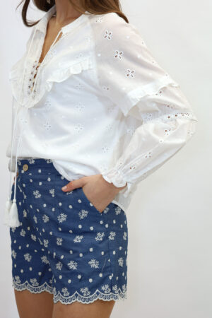 חולצה עם רקמה Maddy | לבן