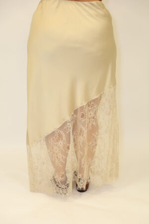 חצאית סאטן תחרה Lina | בז