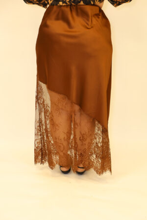 חצאית סאטן תחרה Lina | שוקו