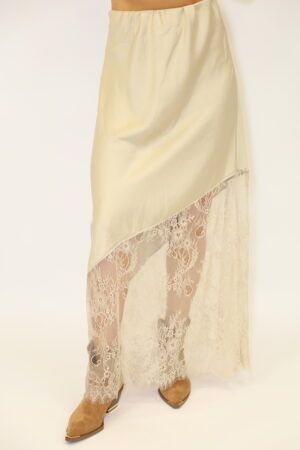 חצאית סאטן תחרה Lina | בז