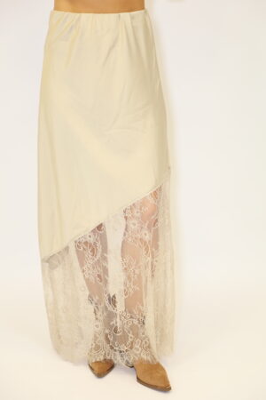 חצאית סאטן תחרה Lina | בז