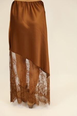 חצאית סאטן תחרה Lina | שוקו