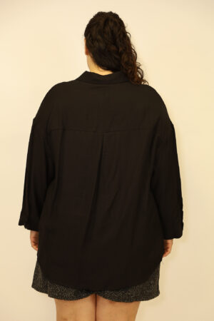 חולצה מכופתרת קלאסית Abigail | שחור