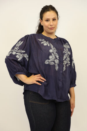 חולצת תחרה Charlotte | נייבי סילבר