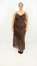 שמלה סאטן שילוב תחרה Lily | שוקו – IV-AC7877-CHOCO
