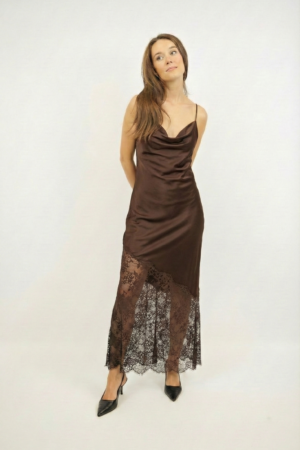 שמלה סאטן שילוב תחרה Lily | שוקו – IV-PR7877-CHOCO